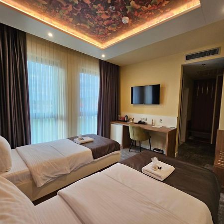 Hotel Etna Gracanica  Exterior photo