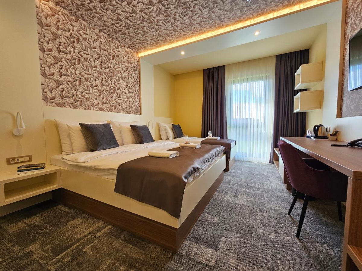 Hotel Etna Gracanica  Exterior photo