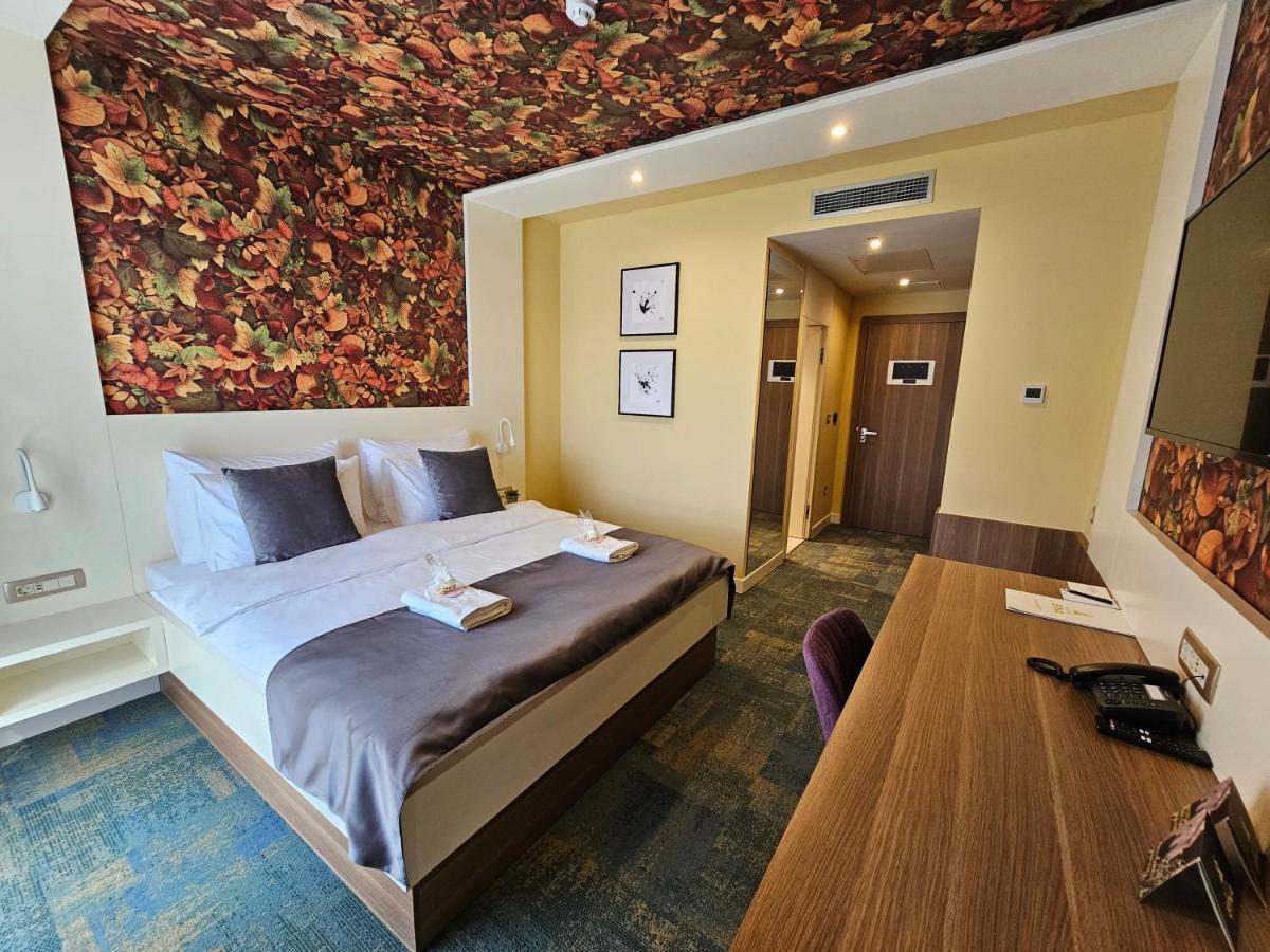 Hotel Etna Gracanica  Exterior photo