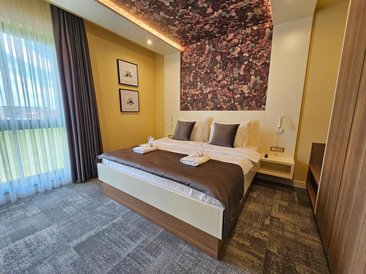 Hotel Etna Gracanica  Exterior photo