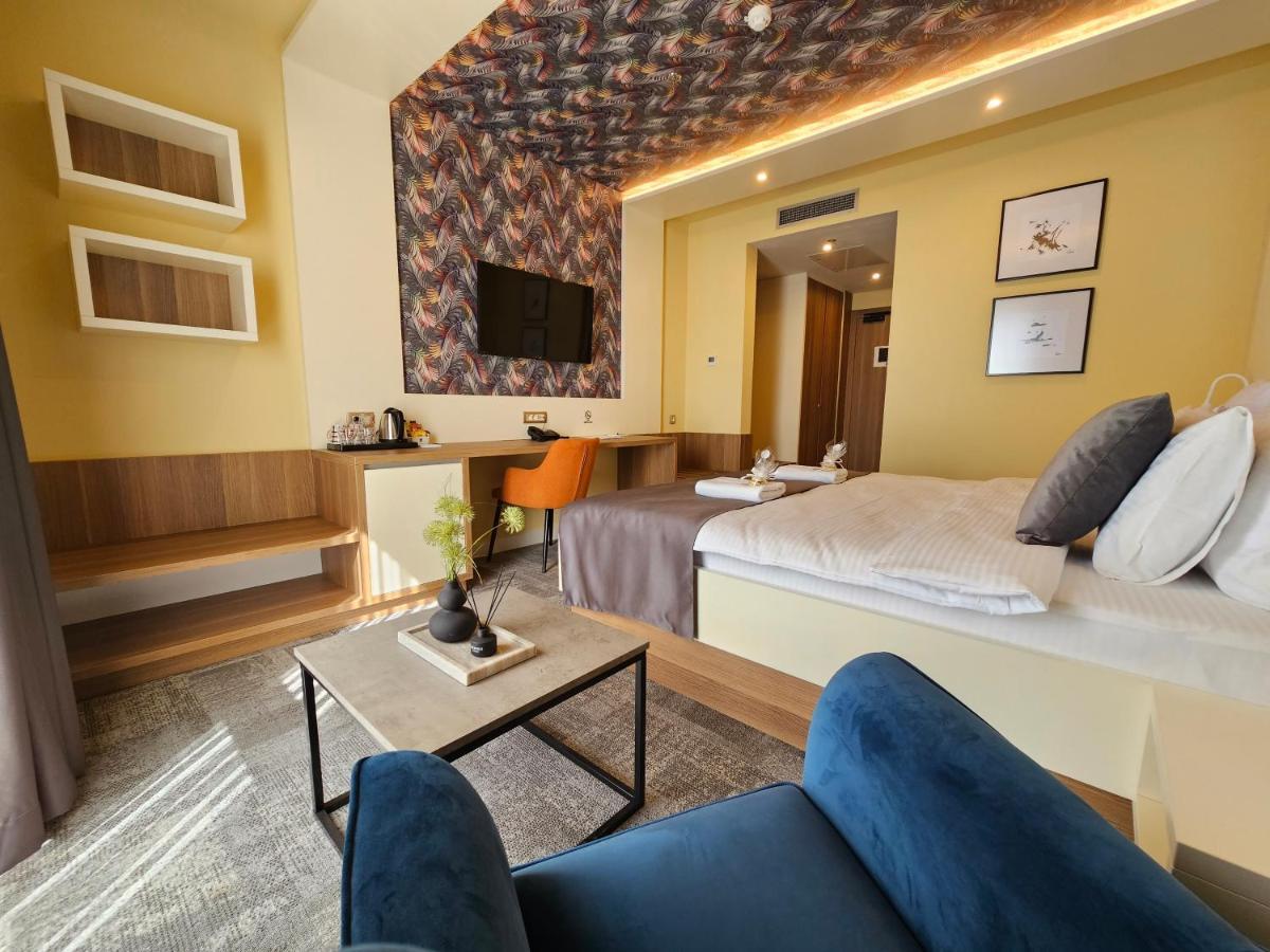 Hotel Etna Gracanica  Exterior photo